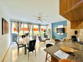 exclusivo edificio con piscina en primera linea de playa